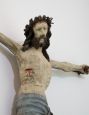 Christ en croix du XVIe siècle en chêne polychrome du maître de Waha