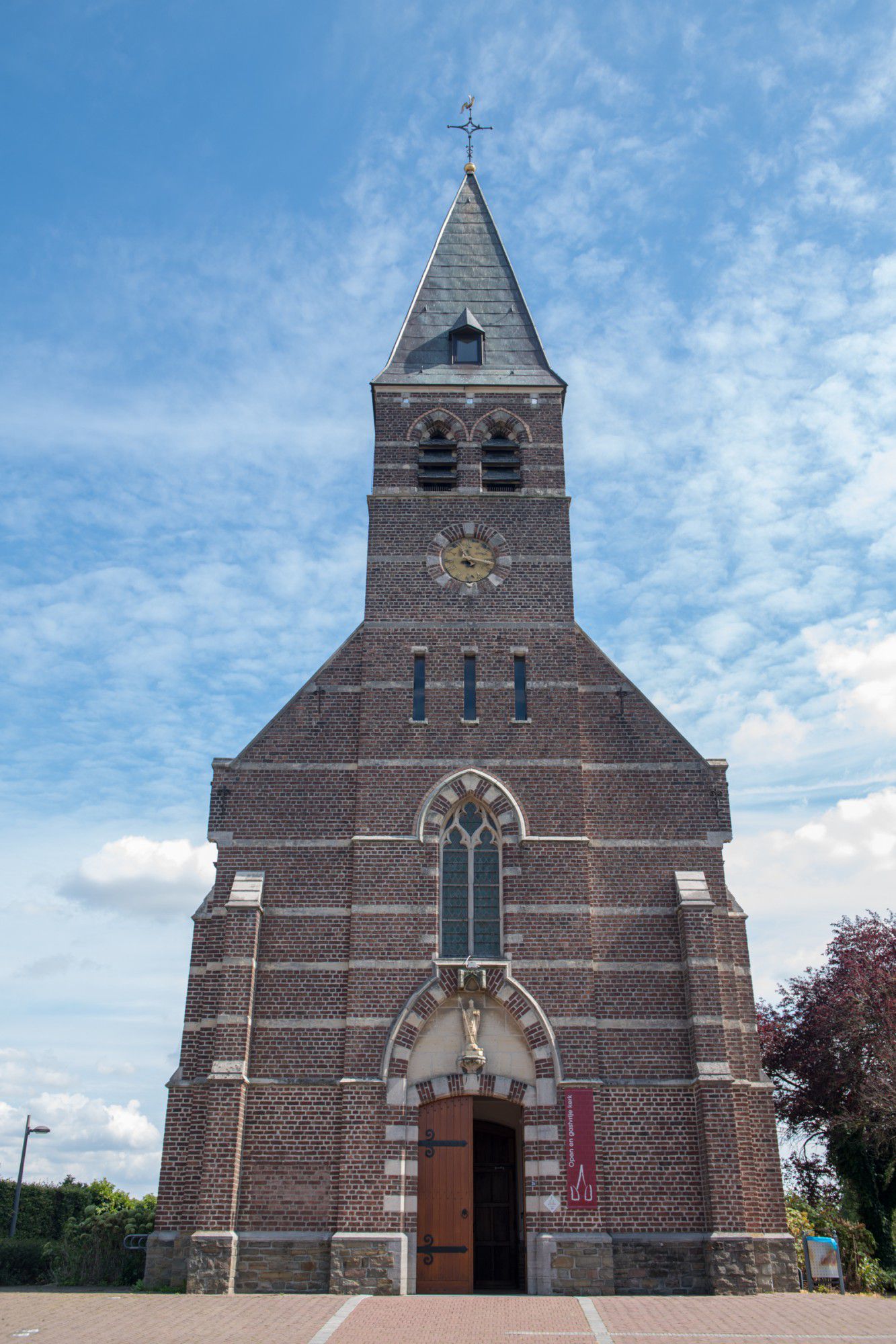 Church of Saint Brixius in Schalkhoven (Hoeselt) - Discover this
