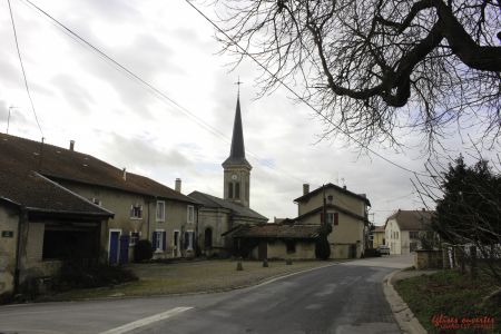 Vue du village et de son église