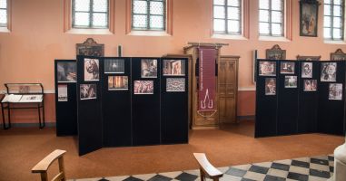 The exhibition "The Unusual in Religious Buildings" is to be seen in Moha until 14/10/19