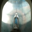 Beeld van Onze-Lieve-Vrouw van Lourdes